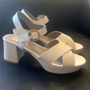 NEW Aerosoles Cosmos Platform Sandal, off-white size 9